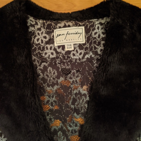 Vintage Lace jacket with faux fur collar. - Picture 2 of 2